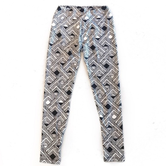 LuLaRoe One Size Geometric Print Leggings Black and White - Picture 6 of 6